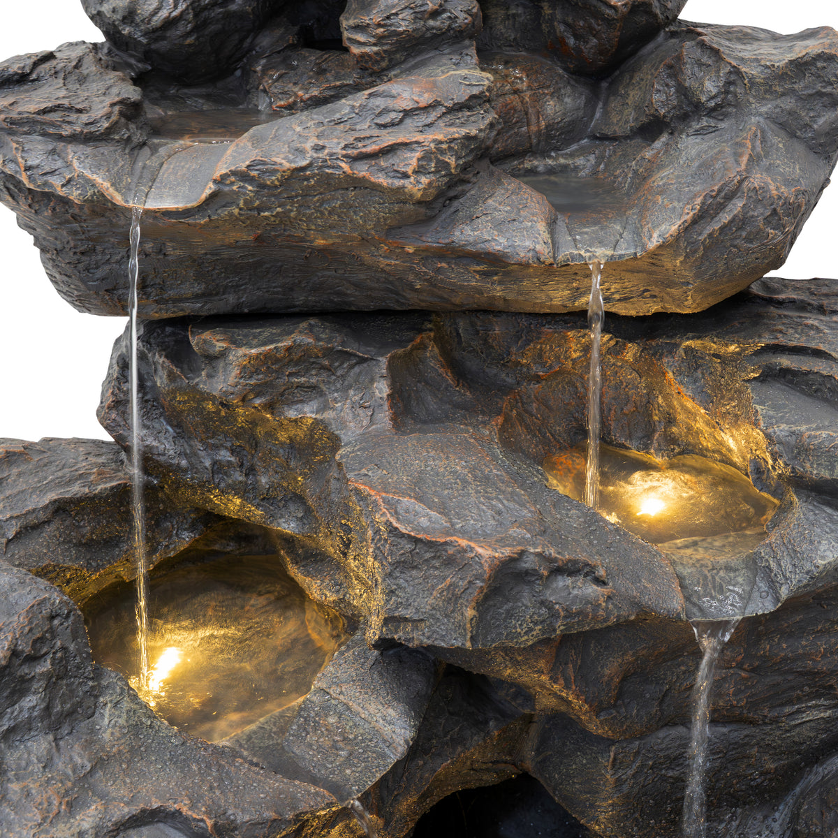 Rustikale Wasseranlage "Rustic Rapids" mit mehreren Ebenen, die sanft fließendes Wasser und integrierte LED-Lichter in steinähnlichem Design zeigt