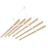Elfenbeinfarbener Wäscheständer mit sechs Latten und Deckenrollen, aus robustem Material, elegant geschwungene Form, ideal für platzsparendes Trocknen