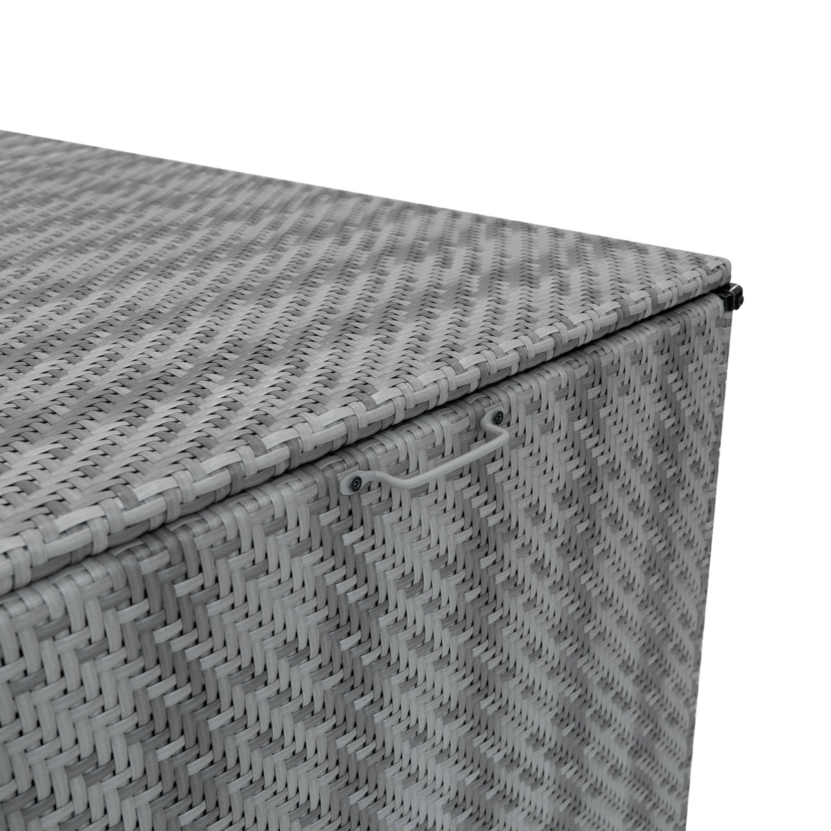 Grau geflochtene Rattan Kissenbox mit glatter Oberfläche, stabiler Struktur und praktischem Griff, ideal für die Aufbewahrung im Freien