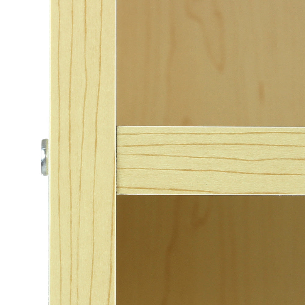 Eckiger Ladentresen aus hellem Ahornholz mit glatter Oberfläche, klaren Linien und natürlicher Holzmaserung, ideal für Verkaufsräume