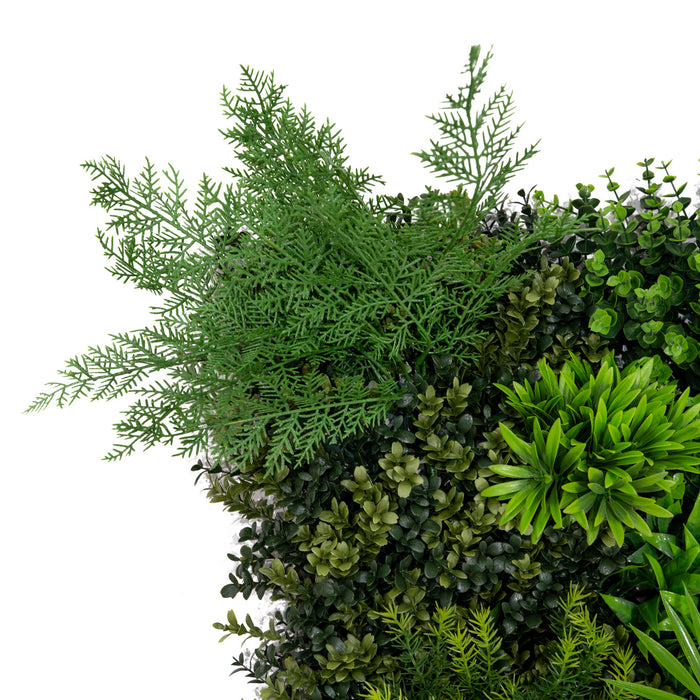 Künstliche Wandfliese mit verschiedenen grünen Pflanzen, darunter Efeu und Sukkulenten, in lebendigen Farben und unterschiedlichen Texturen