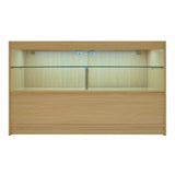 Elegante LED-Ladentheke in Ahornoptik mit gläsernen Regalen, sanfter Beleuchtung und modernem, minimalistischen Design für stilvolle Präsentation