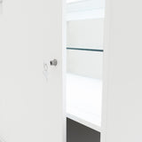 Weiße LED-Ladentheke mit glatter Oberfläche, transparenten Regalen und einem Schlüssel, der in das Schloss der Tür steckt