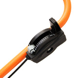 Rasennivellierer und Rotationsstreuer mit orangefarbenem Griff, präziser Einstellmechanismus und robustem schwarzen Gehäuse für einfache Handhabung