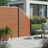 Braunes WPC Sichtschutzzaun Eckzaun Element mit glatter Oberfläche, modernen schwarzen Pfosten, umgeben von lila Lavendel und einem eleganten Sitzbereich