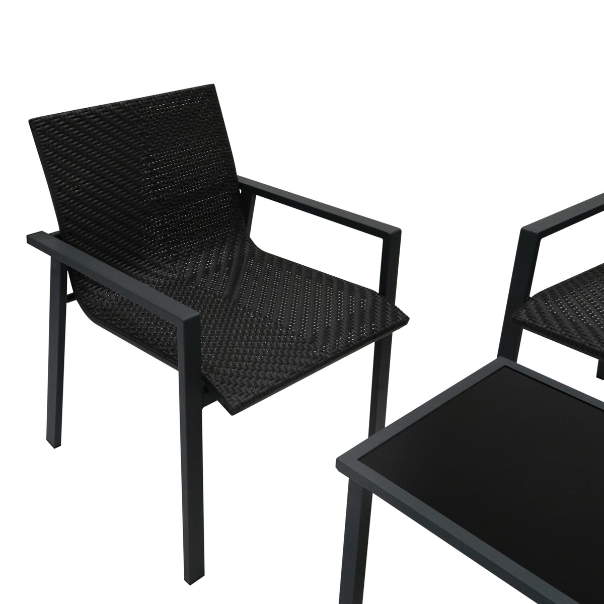 Schwarzes Rattan Terrassenmöbel Set mit modernen, geflochtenen Stühlen und einem eleganten Tisch, ideal für stilvolle Außenbereiche