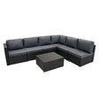 Modulares 7-teiliges Rattan-Möbelset in Schwarz mit grauen Kissen, bestehend aus einer L-förmigen Couch und einem quadratischen Tisch, ideal für den Außenbereich