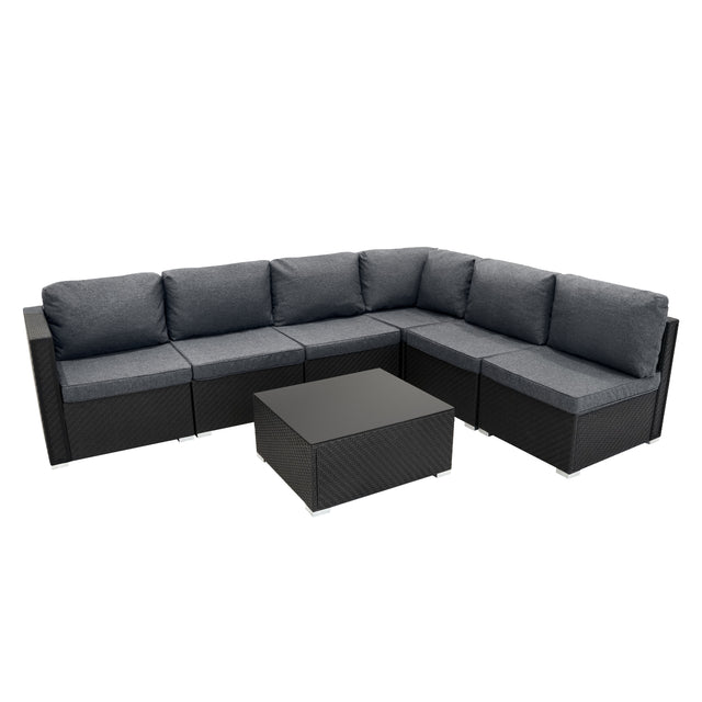 Modulares 7-teiliges Rattan-Möbelset in Schwarz mit grauen Kissen, bestehend aus einer L-förmigen Couch und einem quadratischen Tisch, ideal für den Außenbereich
