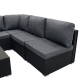 Schwarzes Rattan-Modular-Möbelset mit grauen Polstern, bestehend aus einer L-förmigen Couch und einem Tisch, ideal für den Außenbereich