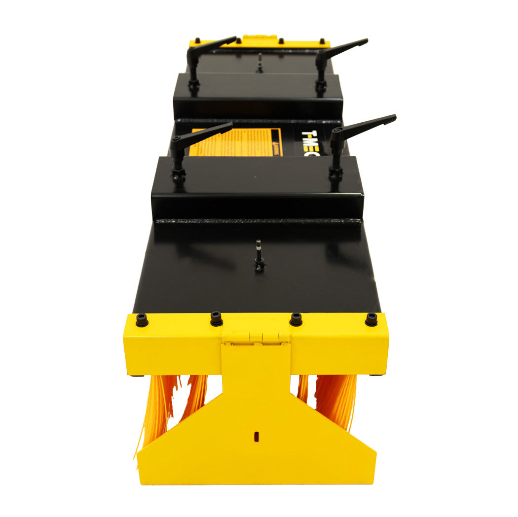 Robuster Gabelstapler Blockbesen in Schwarz und Gelb mit zwei Bürsten, ideal für effizientes Kehren auf großen Flächen, mit stabilen Halterungen