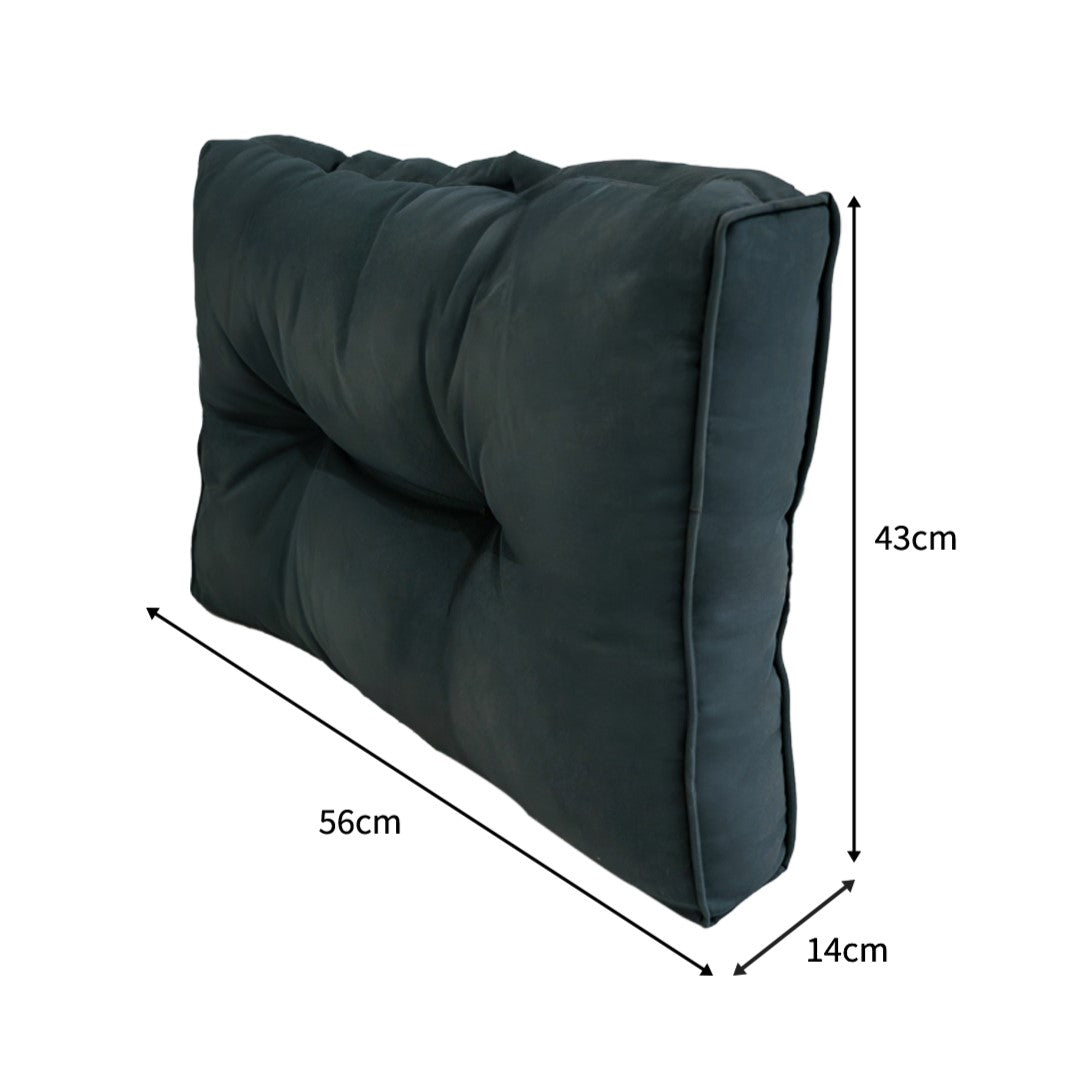Dunkelgrünes, weiches Gartenmöbel-Kissen mit dicken, gepolsterten Falten, misst 56 cm in der Breite, 43 cm in der Höhe und 14 cm in der Tiefe