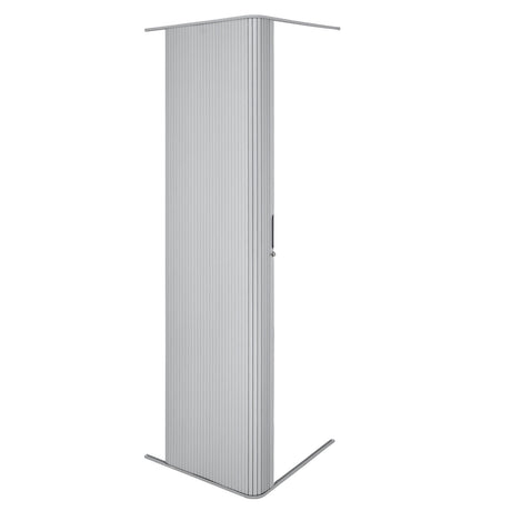 Silberne Rollladen Duschtür mit vertikalen Falten, elegantem Design und stabilen Aluminiumrahmen, ideal für moderne Badezimmergestaltung