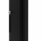 Schwarze Rollladen-Duschtür mit vertikalen Rillen und glänzendem Griff, ideal für moderne Badezimmergestaltung und optimalen Sichtschutz
