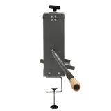 Manueller Handwringer in Grau mit Holzgriff, stabiler Metallkorpus, verstellbare Klemme für sicheren Halt, ideal zum Auswringen von Textilien