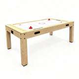 7-in-1 Spieltisch aus Eichenholz mit hellen, glatten Oberflächen, roten Pucks und robusten Beinen, ideal für verschiedene Spiele und Aktivitäten