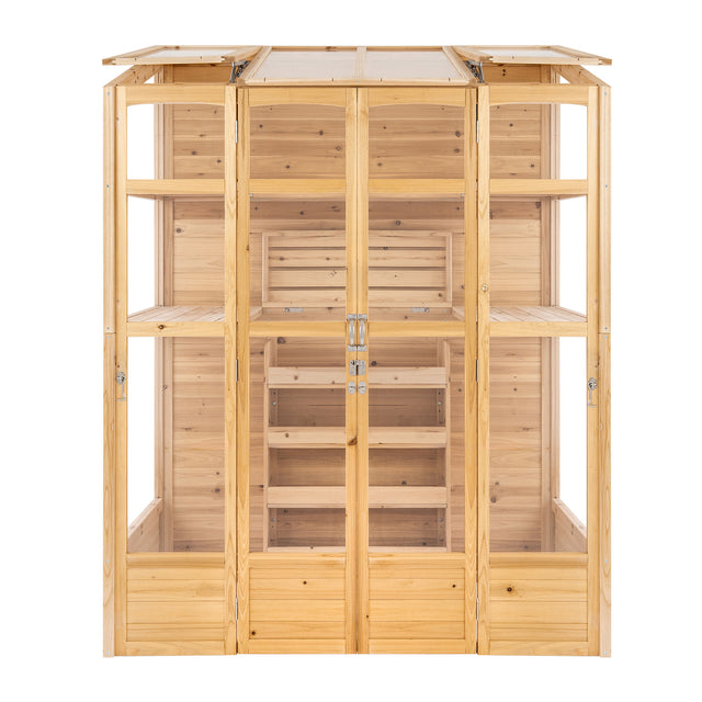 Klassisches Gewächshaus aus naturbelassenem Holz, mit großen Fenstern, stabilen Türen und offenen Regalen für Pflanzenpflege