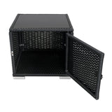 Schwarzer Rattan-Liegestuhl mit einem eleganten Glasoberteil und einem offenen Fach, ideal für den Außenbereich und moderne Terrassen
