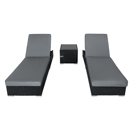 Elegantes Liegestuhlset aus Rattan in Schwarz mit grauen Polstern, ideal für den Garten oder die Terrasse, modernes Design