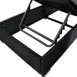 Schwarzes Rattan-Liegestuhlset mit verstellbarem Rücken, robustem Metallgestell und geflochtenem Design für stilvolle Entspannung