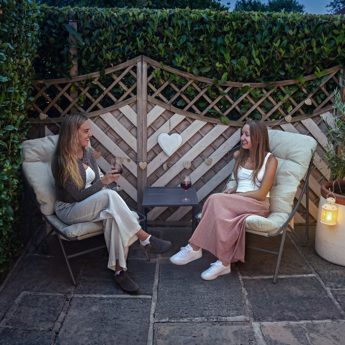 3-Teiliges Bistro-Set – Grau mit Cremefarbenden Kissen - view 4