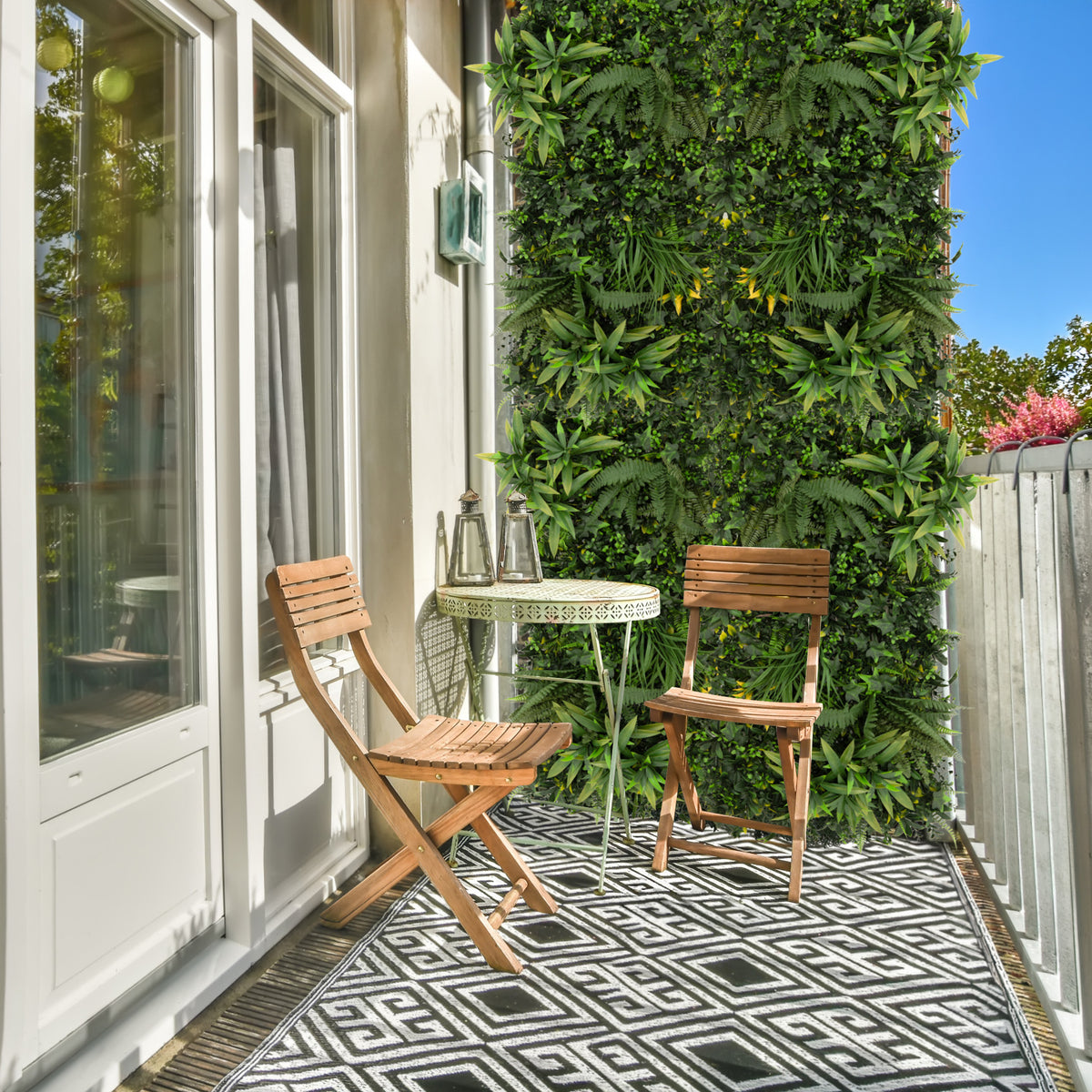 Ayla Künstliche Wandfliese in 50 cm x 100 cm, grüne Pflanzenoptik, ideal für stilvolle Innenräume und Balkone, pflegeleicht und langlebig