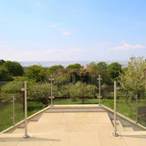 Eleganter Edelstahl-Balustrade Endpfosten, 110 cm hoch, mit klaren Glasplatten und modernem Design, ideal für Terrassen und Balkone