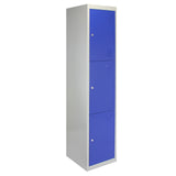 Drei-türiger Spindschrank in Blau mit grauem Rahmen, aus robustem Metall, ideal für Schulen oder Fitnessstudios, mit Belüftungsschlitzen und Schlössern