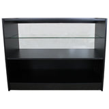 Schwarze Verkaufstheke mit gläsernem Regal, modernem Design, glatter Oberfläche und geräumigem Stauraum für Produkte und Waren