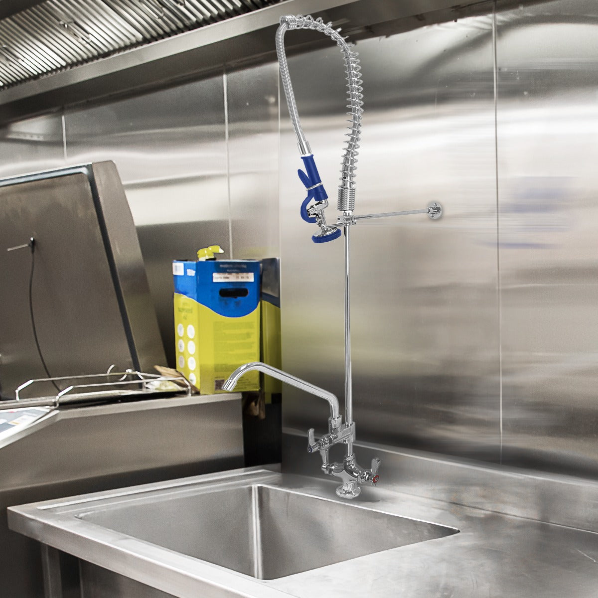 Hochwertige KuKoo Gastro Geschirrbrause aus Edelstahl mit flexibler Schlauchdüse, ideal für die professionelle Küchenreinigung in gastronomischen Betrieben