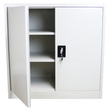 Heller, moderner Aktenschrank aus Metall in 90 cm Breite mit einer offenen Tür, drei Regalböden und einem Schloss für Sicherheit