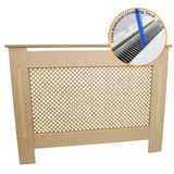 Heizkörperverkleidung aus unbehandeltem MDF in natürlichem Holzton, mit dekorativem Gitterdesign und abgerundeten Kanten, inklusive Reinigungswerkzeug