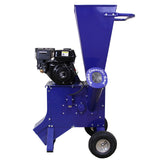 Blauer Holzspalter mit robustem Motor, großen Rädern und einem hohen Trichter für effizientes Hacken von Holzstücken bis 370 mm Durchmesser