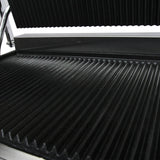Schwarze, gerippte Grillplatte des KuKoo Panini Grills, glänzende Oberfläche, robustes Material, ideal zum Zubereiten von Paninis und Sandwiches