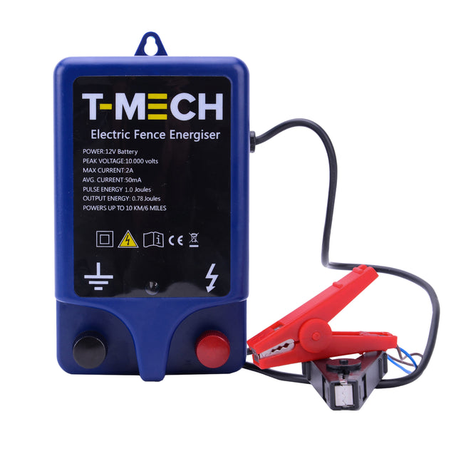 T-Mech elektrisches Weidezaungerät in blauer Farbe mit rotem und schwarzem Anschluss, zeigt technische Details und Leistungsspezifikationen