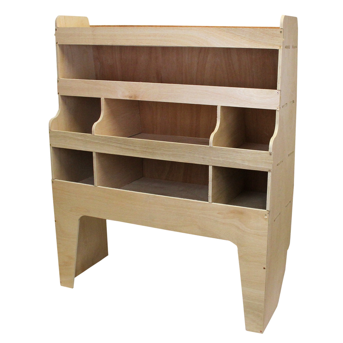 Helles Holzregal mit mehreren Fächern, ideal für VW Transporter, zeigt eine robuste Struktur und glatte Oberflächen, perfekt für die Innenausstattung