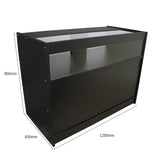 Schwarze Verkaufstheke mit klaren Linien, aus robustem Material, 1200 mm breit, 900 mm hoch und 600 mm tief, ideal für Verkaufsräume und Ausstellungen