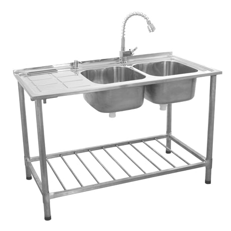 Kukoo Gastrospüle mit zwei Edelstahlbecken, flexibler Wasserhahn, Abtropffläche links, stabiler Metallrahmen und offener Ablage darunter