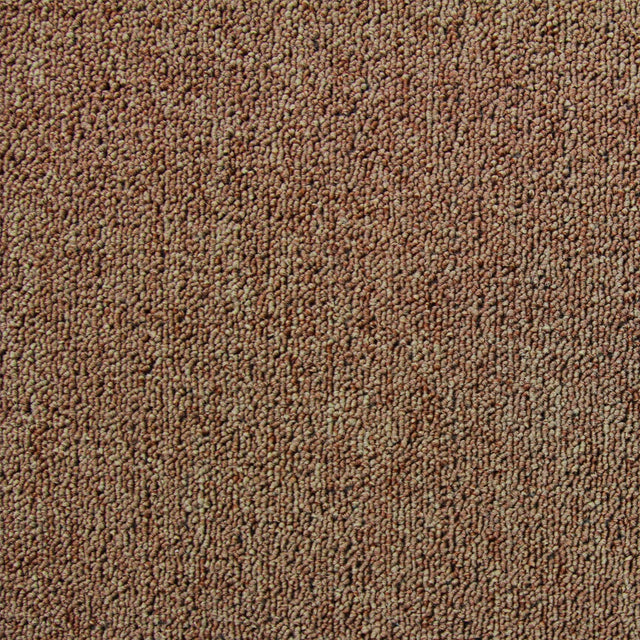 Sandfarbene Teppichfliesen mit weicher, strukturierter Oberfläche, ideal für eine Fläche von 5 m², bieten Komfort und Stil für jeden Raum