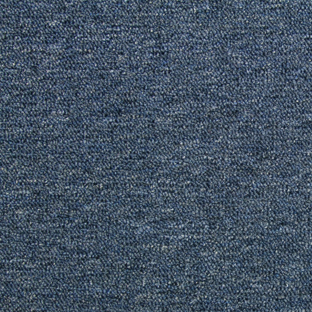 Sturmblau Teppichfliesen im Format 50 x 50 cm, strukturierte Oberfläche mit feinen Fasern, ideal für stilvolle Bodenbeläge in Wohnräumen