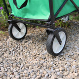 Faltbarer Gartenwagen in leuchtendem Grün mit stabilen, schwarzen Rädern und robustem Gestell, ideal für den Einsatz im Garten oder beim Picknick