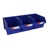 Blaue Lagerkästen aus robustem Kunststoff, dreigeteilt mit roten Etiketten, ideal für die Aufbewahrung und Organisation von Gegenständen