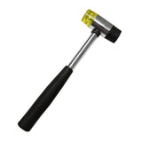 Ein robuster, galvanisierter Hammer mit einem gelben, transparenten Kopf und einem rutschfesten, schwarzen Griff, ideal für präzises Arbeiten in der Werkstatt