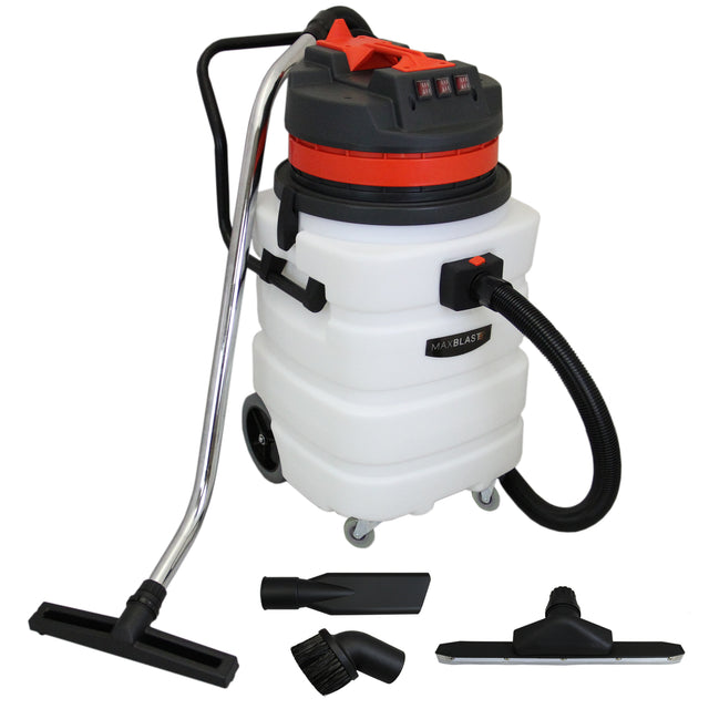 Maxblast 90L Industriesauger in Schwarz und Weiß mit rotem Deckel, flexibler Schlauch, verschiedenen Aufsätzen und stabilen Rollen