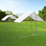 Hühnerfreilauf mit verzinktem Stahlrahmen, 4m x 8m x 2m, mit weißen Dachabdeckungen und stabilen Netzwänden, ideal für die artgerechte Haltung von Hühnern