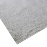 Silber-graue Teppich-Verkleidung mit feiner, weicher Textur, ideal für Fahrzeuge, zusammen mit fünf Dosen Mehrzweckkleber für einfache Anwendung