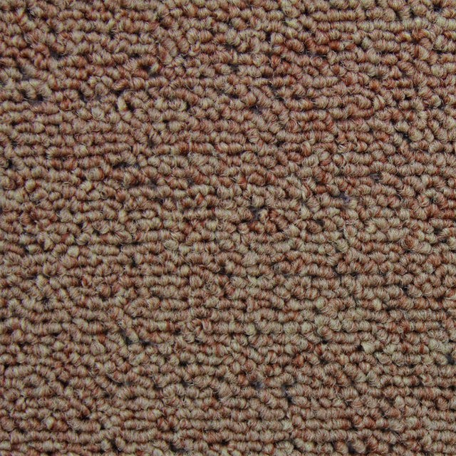 Sandfarbene Teppichfliesen mit feiner, strukturierter Oberfläche, ideal für eine Fläche von 10m², bieten Komfort und Stil für jeden Raum