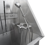 Edelstahl Haustierbadewanne mit glänzender Oberfläche, integrierter Handbrause und praktischen Ablageflächen für Pflegeutensilien