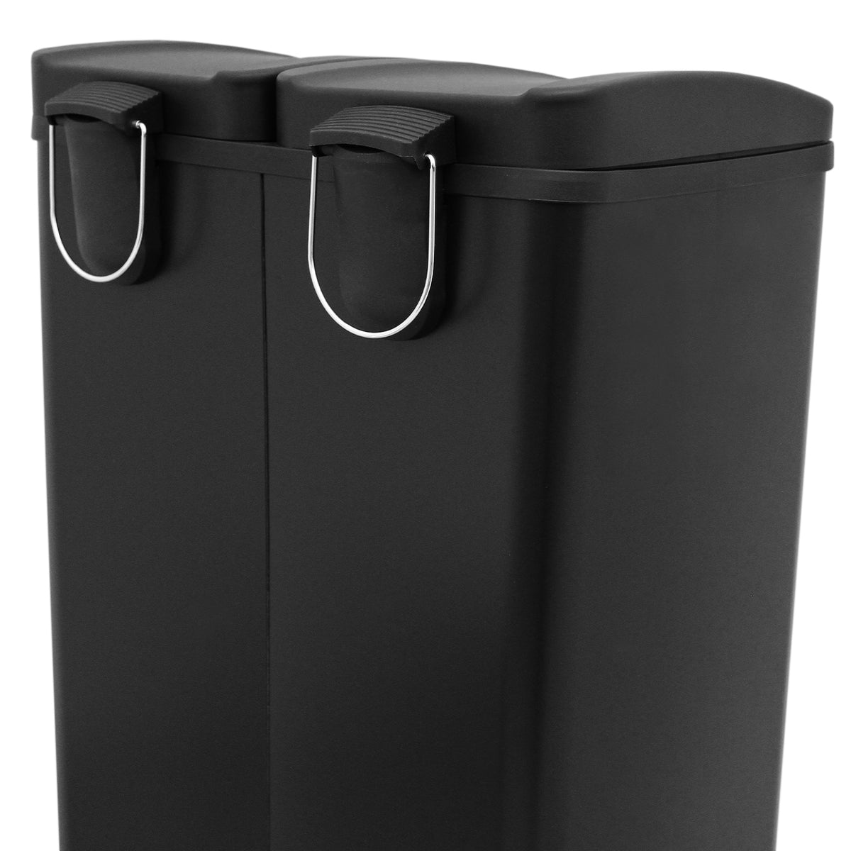 Schwarzer 60l Doppel-Tretmülleimer mit zwei separaten Fächern, aus robustem Kunststoff, mit praktischen Halterungen für Müllbeutel