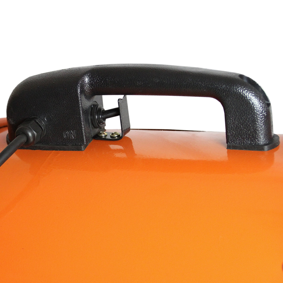 Schwarzer Griff eines MAXBLAST Industrieventilators mit orangefarbenem Gehäuse, robust und funktional, ideal für industrielle Anwendungen
