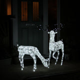 Zwei LED-beleuchtete Rentiere, ein 61 cm großes Reh und ein 1,2 m hoher Hirsch, in elegantem Weiß, mit glitzernden Lichtern, vor einer Haustür platziert